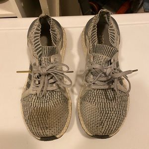 ADIDAS ULTRA BOOSTS - SIZE 8